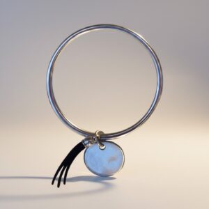 Bracelet jonc médaille & pompon – Argent plaqué 10 microns