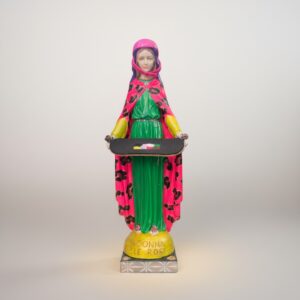 Statuette upcyclée – La Vierge au skate pop art (pièce unique)